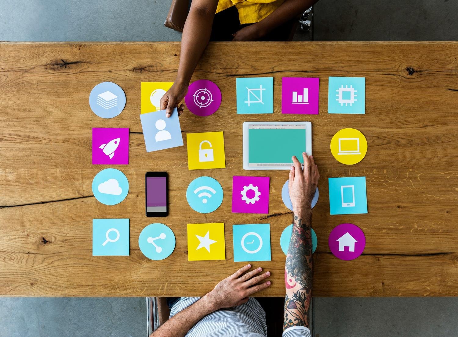 group-of-computer-icon-on-the-wooden-table-P77YUSB
